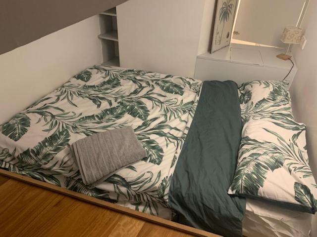 Impresionante Apartamento En Malasana Madrid Luaran gambar