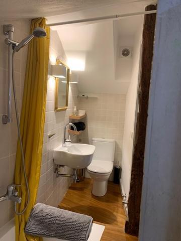 Impresionante Apartamento En Malasana Madrid Luaran gambar