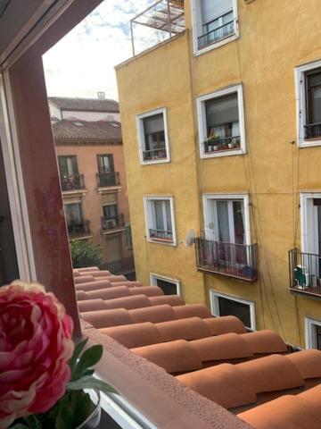 Impresionante Apartamento En Malasana Madrid Luaran gambar