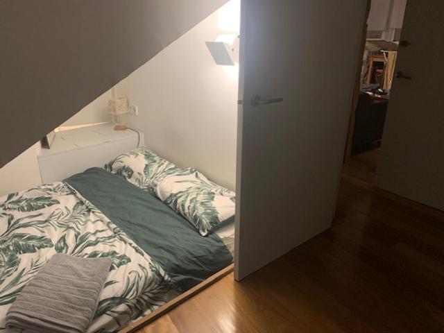 Impresionante Apartamento En Malasana Madrid Luaran gambar